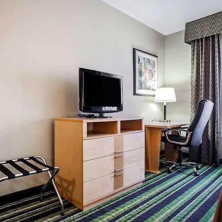 Comfort Inn Kansas City / Airport Екстериор снимка