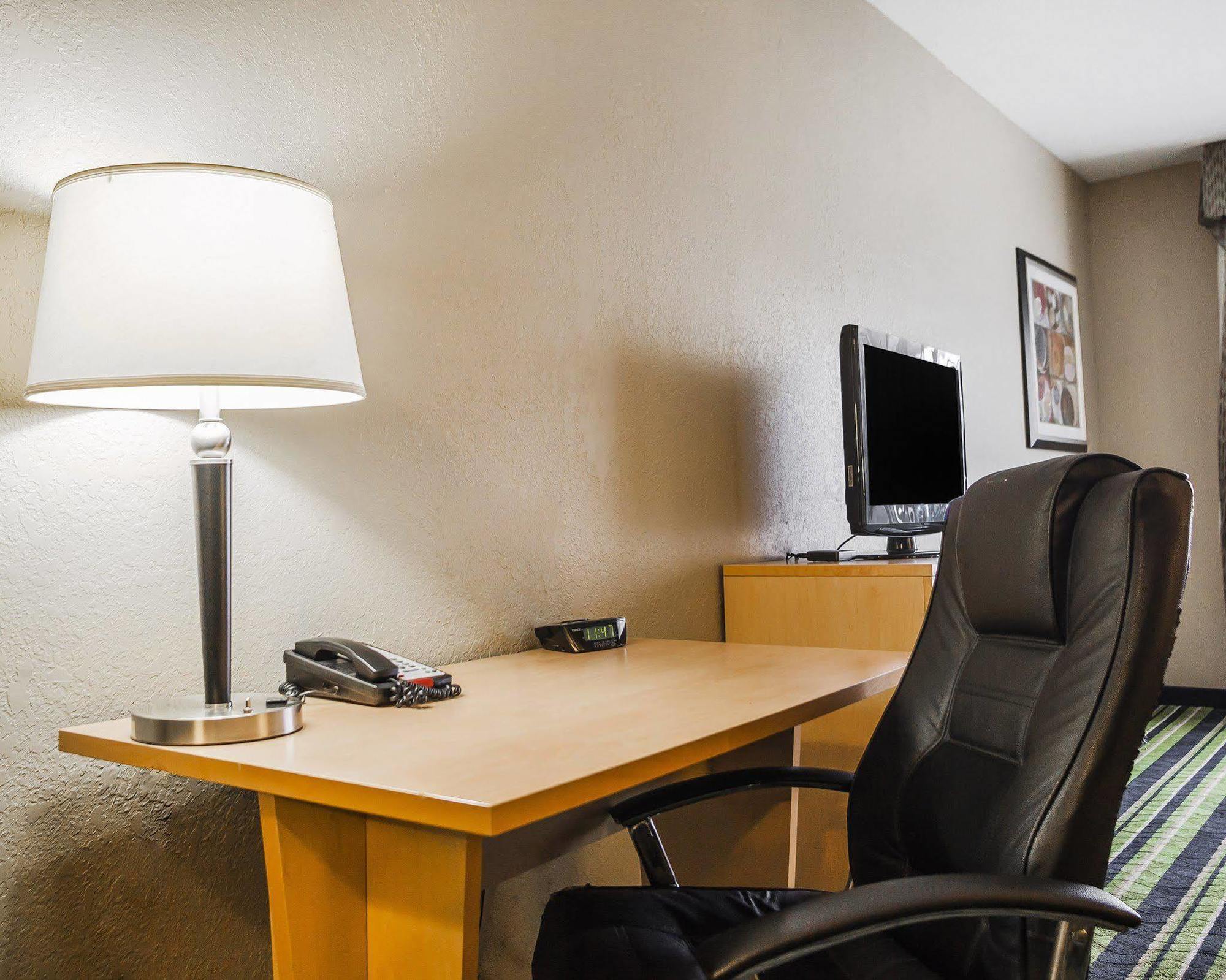 Comfort Inn Kansas City / Airport Екстериор снимка