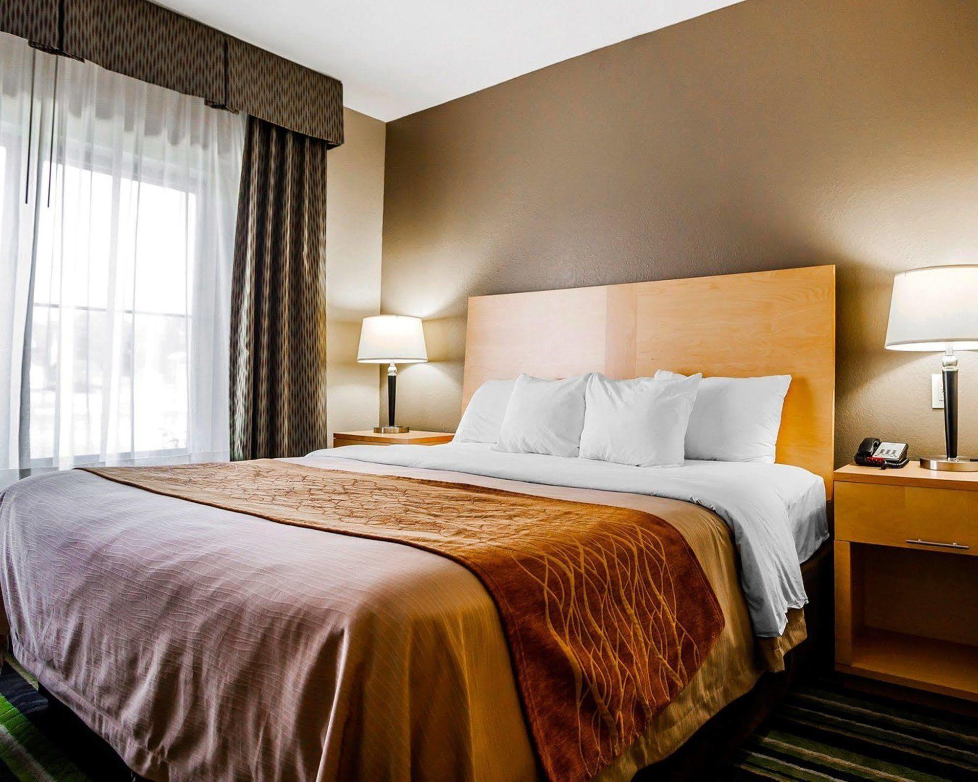 Comfort Inn Kansas City / Airport Екстериор снимка