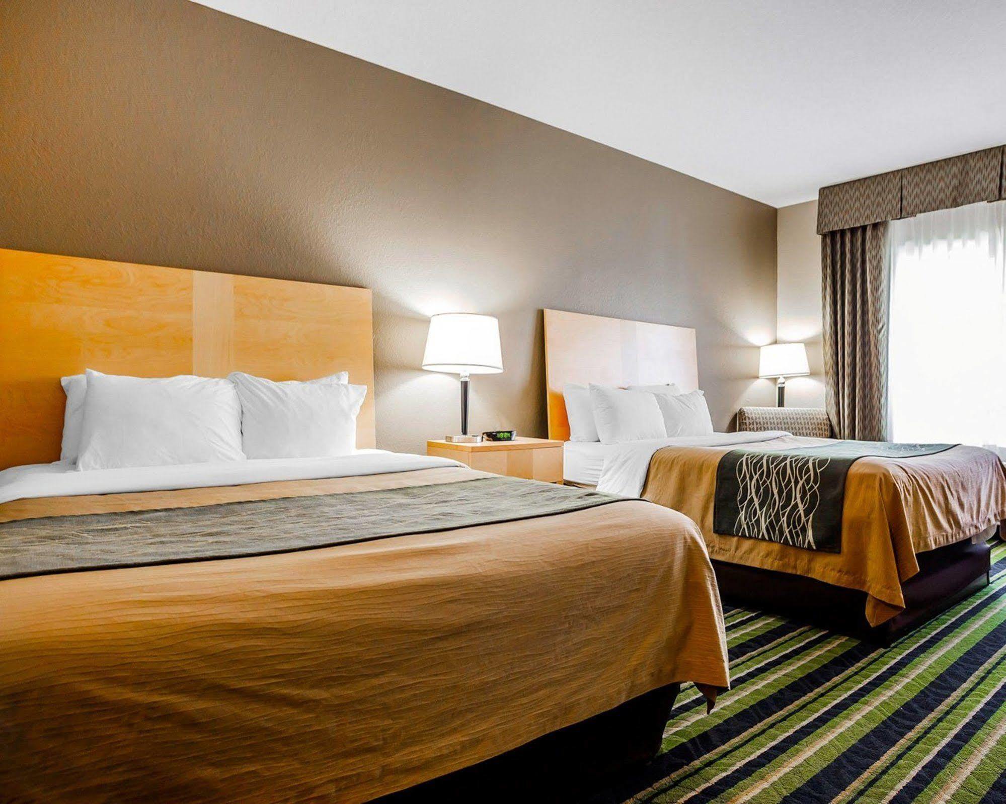 Comfort Inn Kansas City / Airport Екстериор снимка