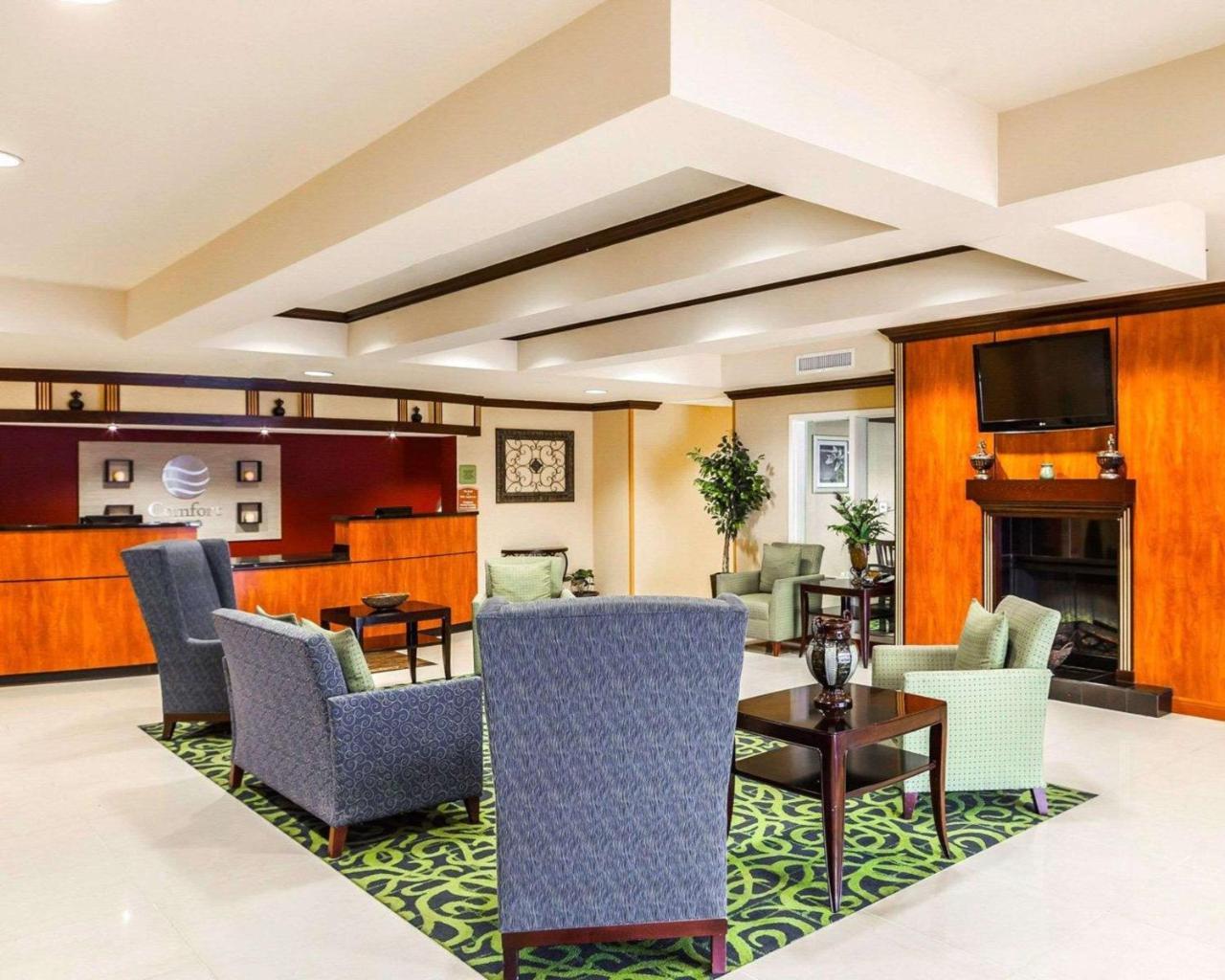 Comfort Inn Kansas City / Airport Екстериор снимка