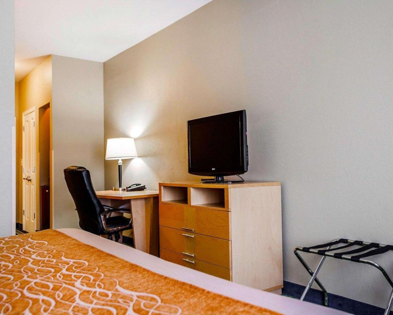 Comfort Inn Kansas City / Airport Екстериор снимка