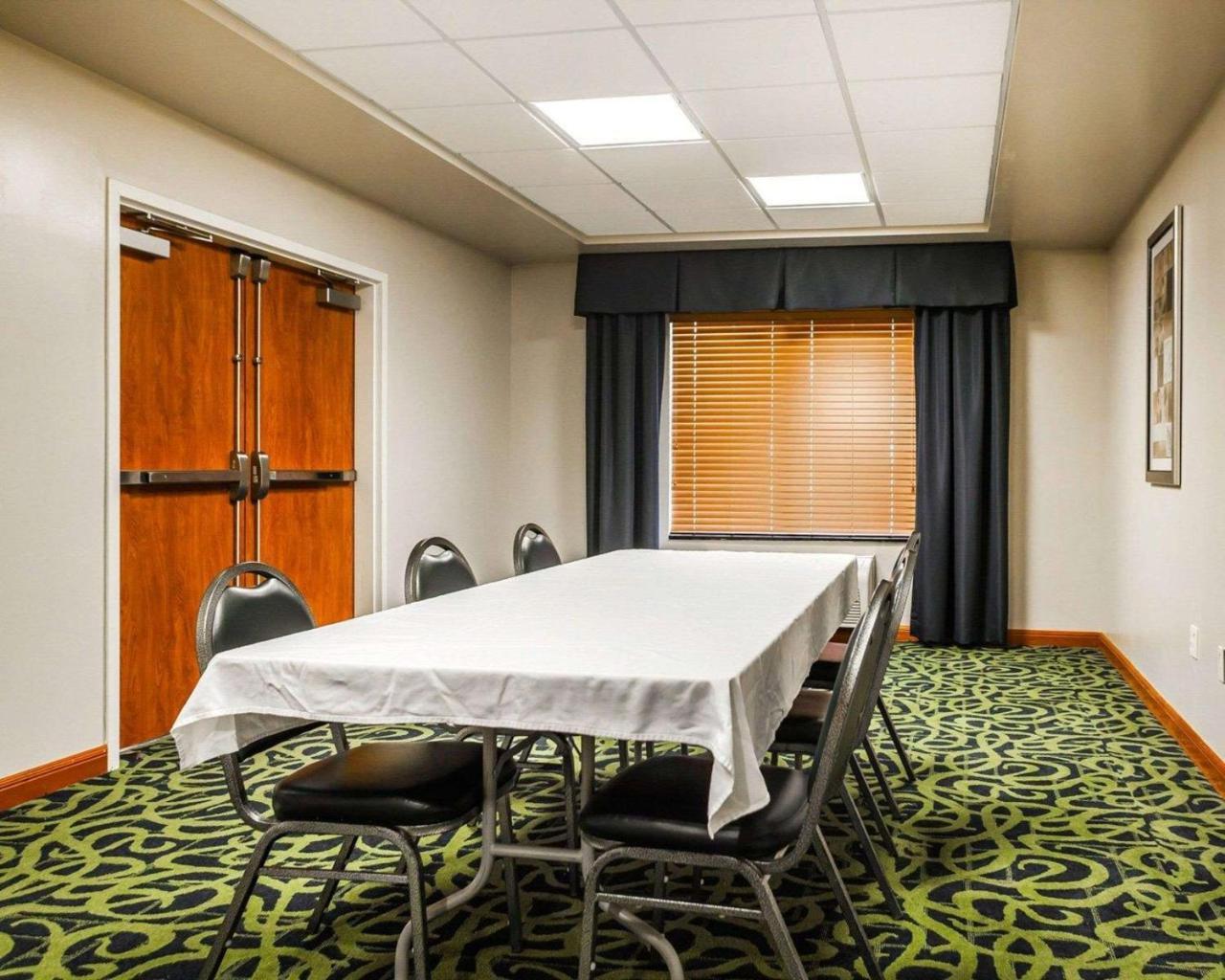Comfort Inn Kansas City / Airport Екстериор снимка