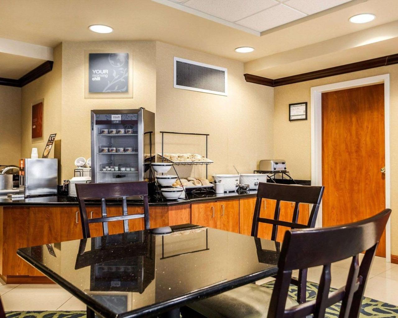 Comfort Inn Kansas City / Airport Екстериор снимка