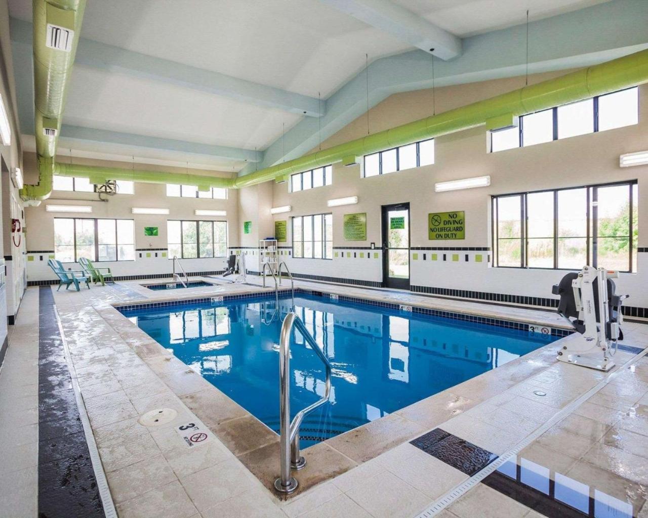 Comfort Inn Kansas City / Airport Екстериор снимка