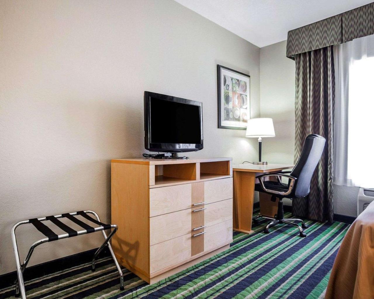 Comfort Inn Kansas City / Airport Екстериор снимка