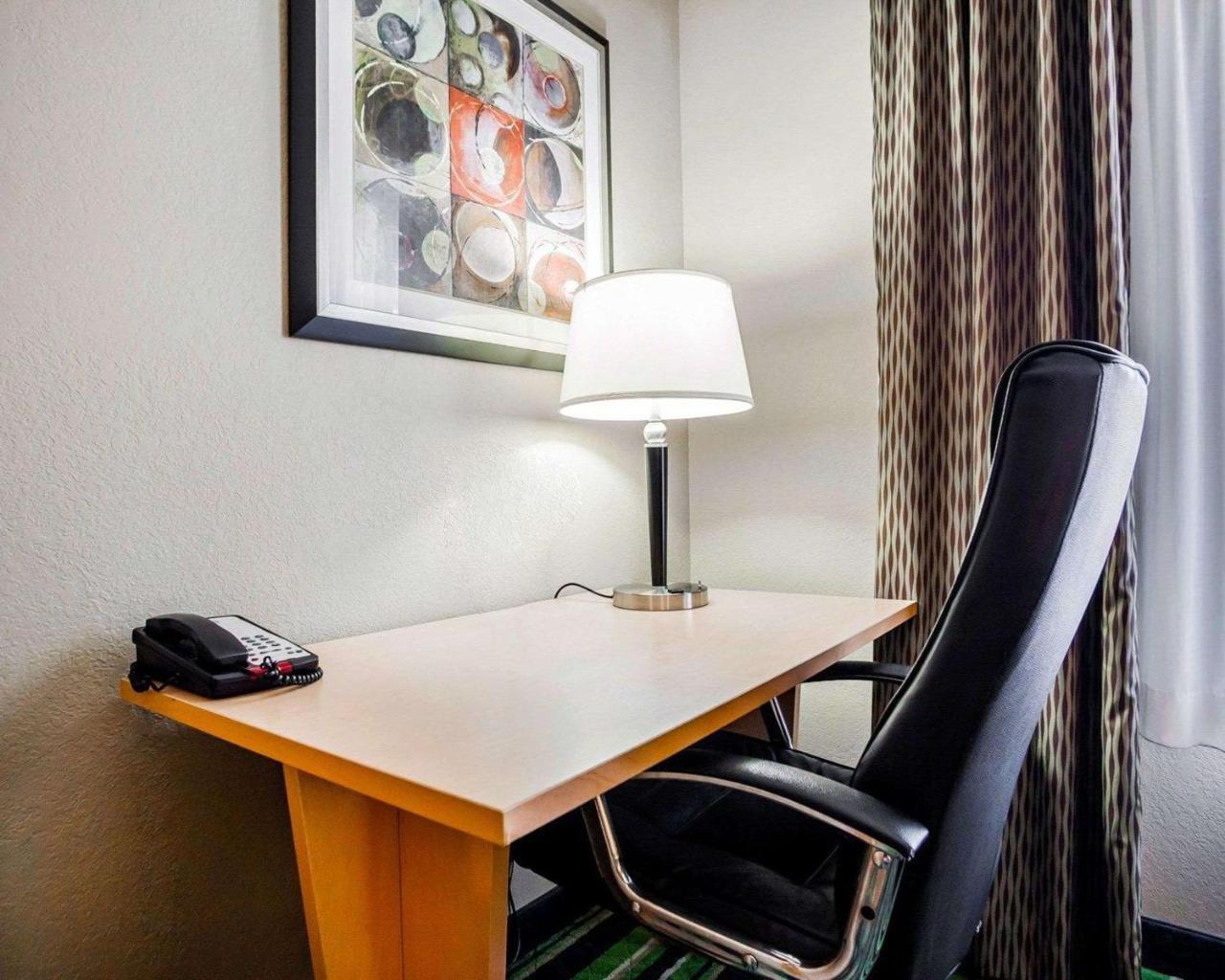 Comfort Inn Kansas City / Airport Екстериор снимка