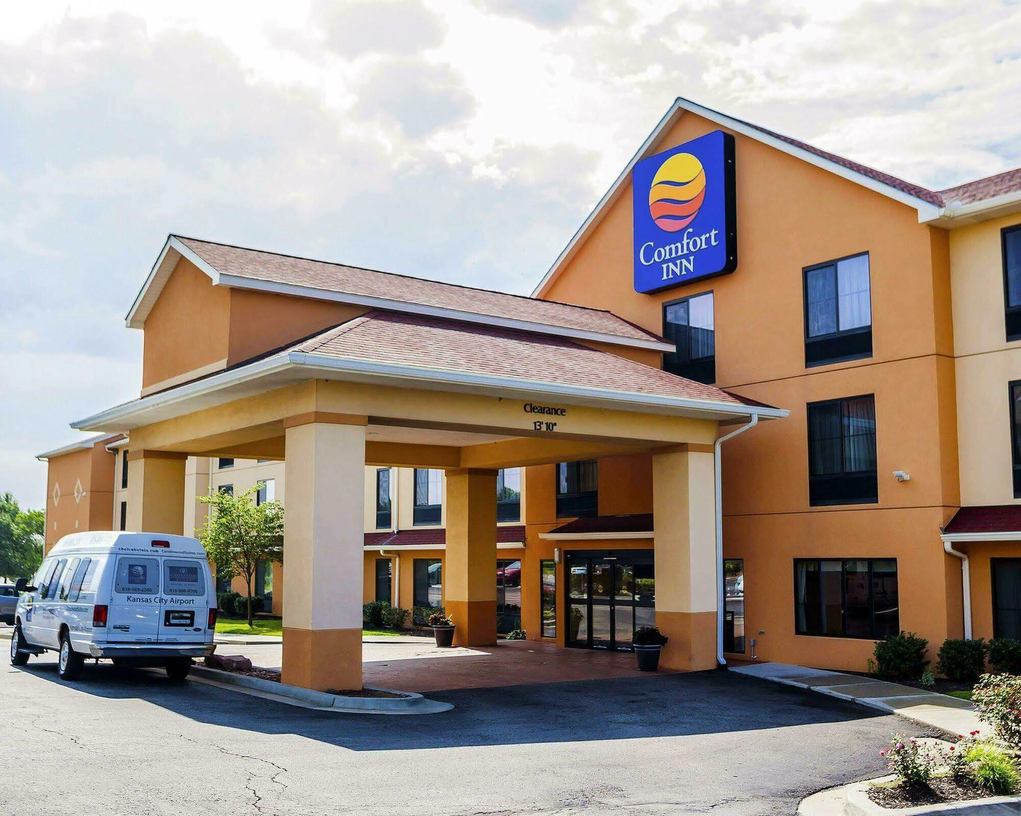 Comfort Inn Kansas City / Airport Екстериор снимка
