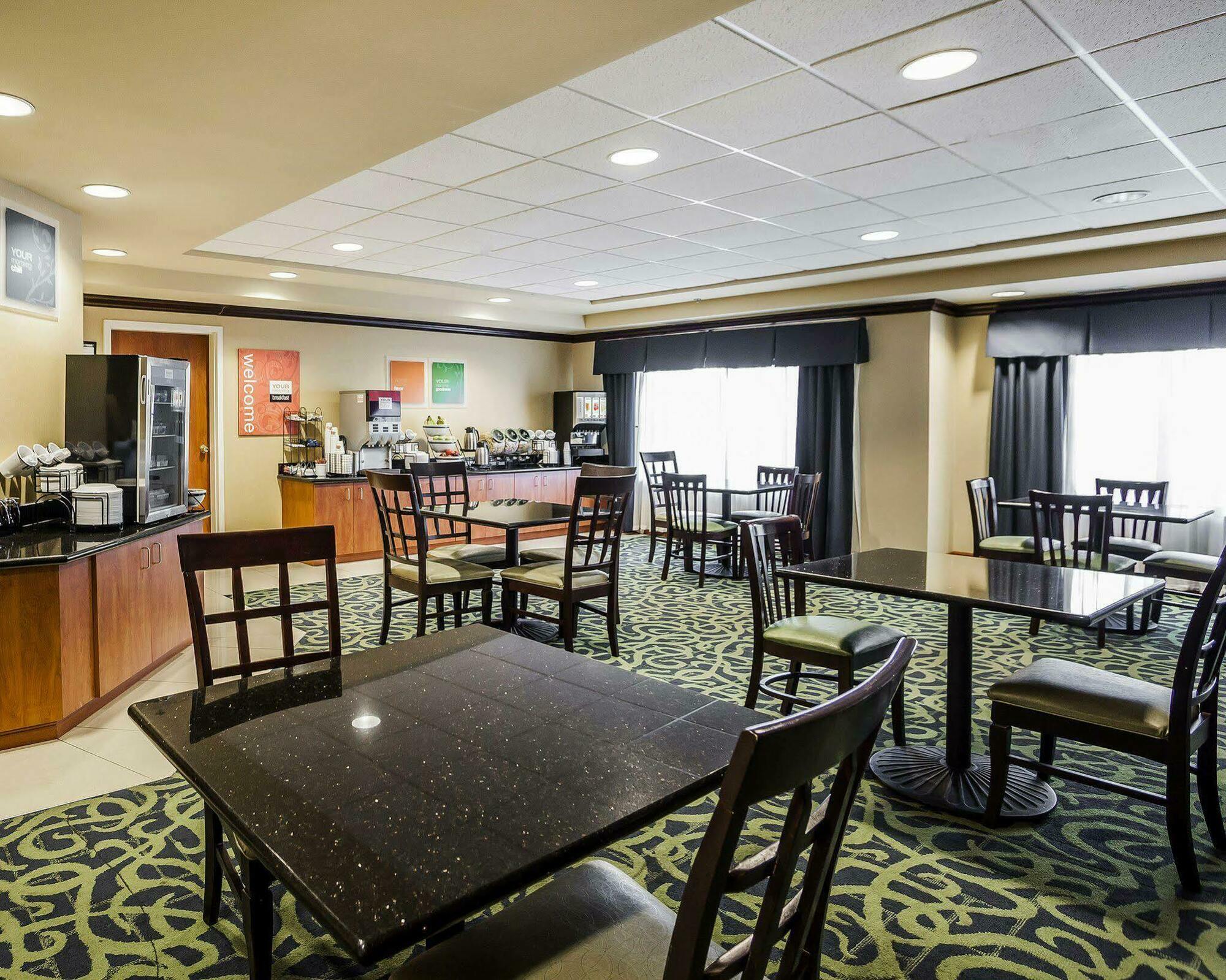 Comfort Inn Kansas City / Airport Екстериор снимка