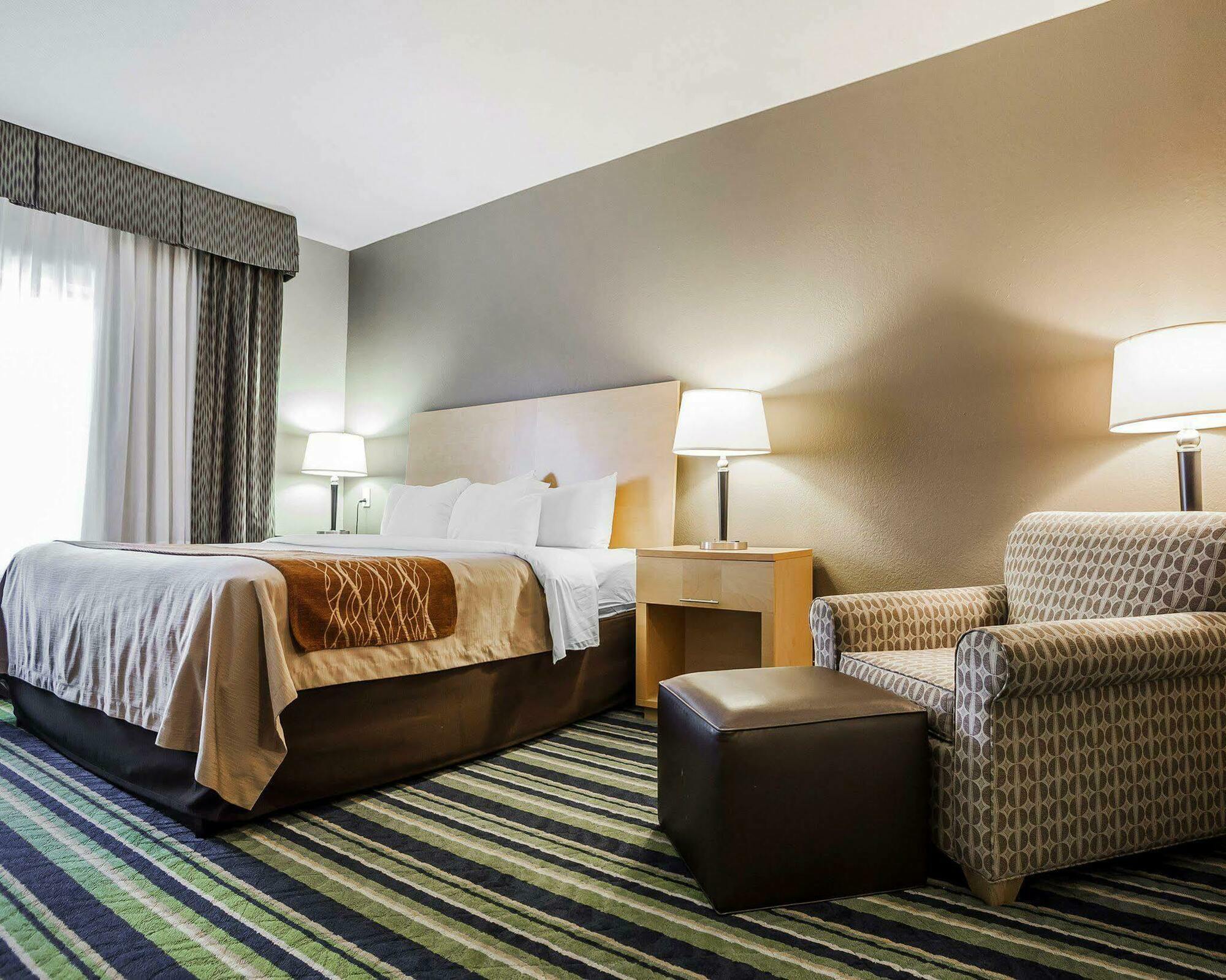 Comfort Inn Kansas City / Airport Екстериор снимка