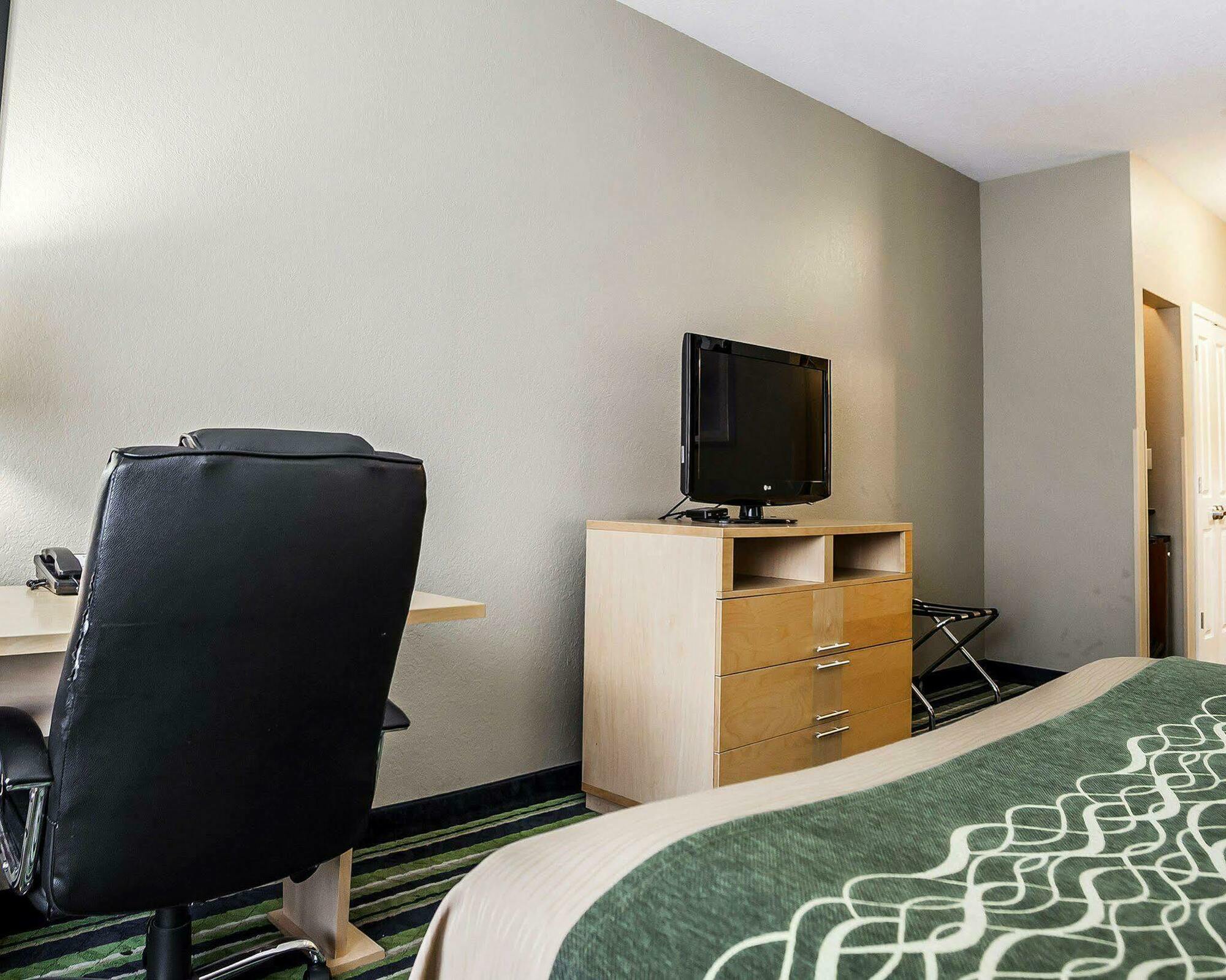 Comfort Inn Kansas City / Airport Екстериор снимка