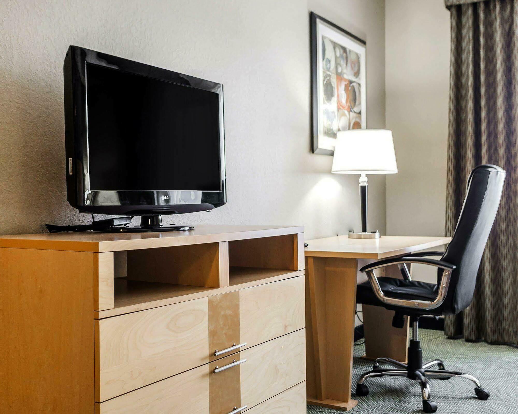 Comfort Inn Kansas City / Airport Екстериор снимка