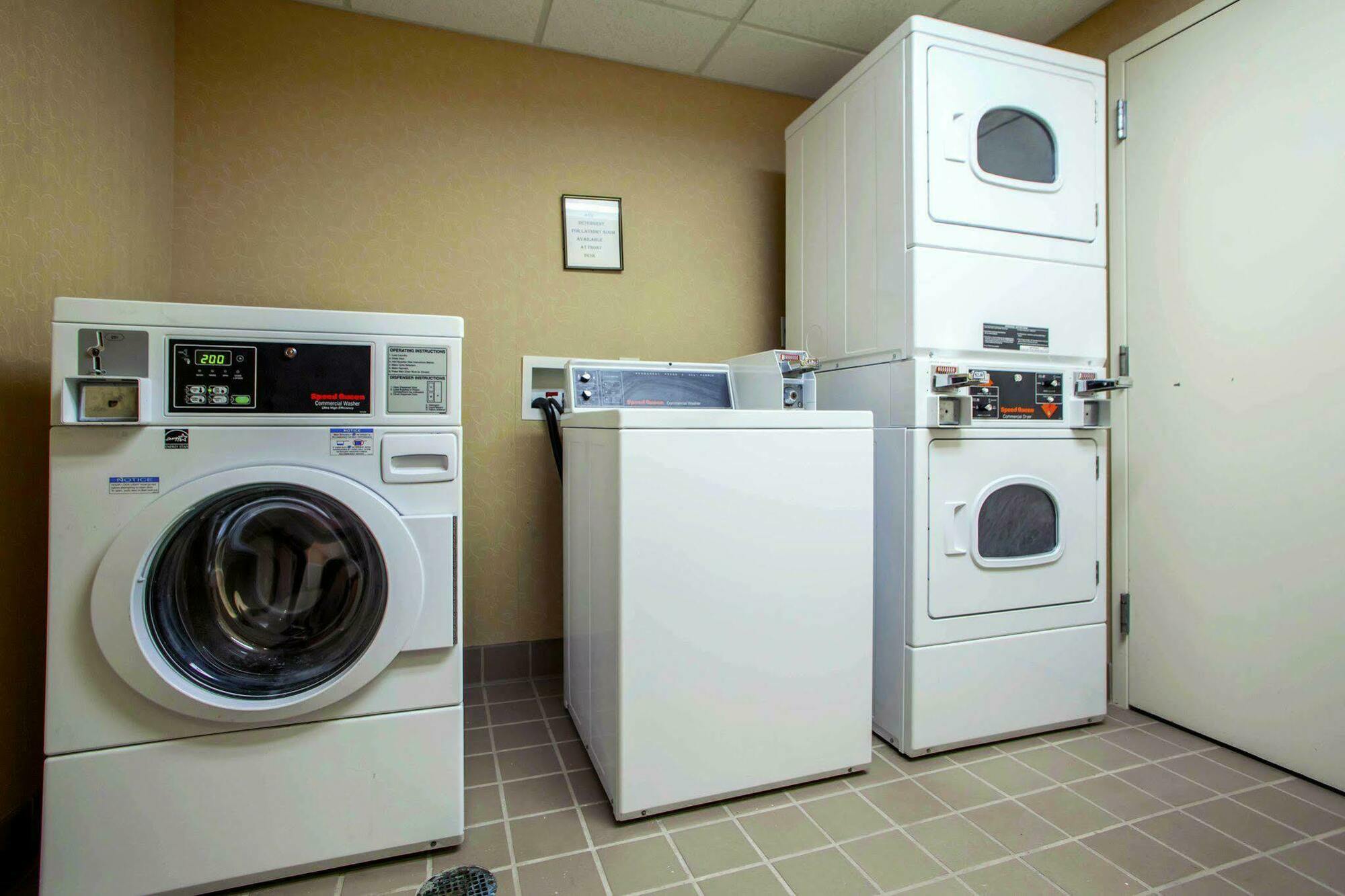 Comfort Inn Kansas City / Airport Екстериор снимка
